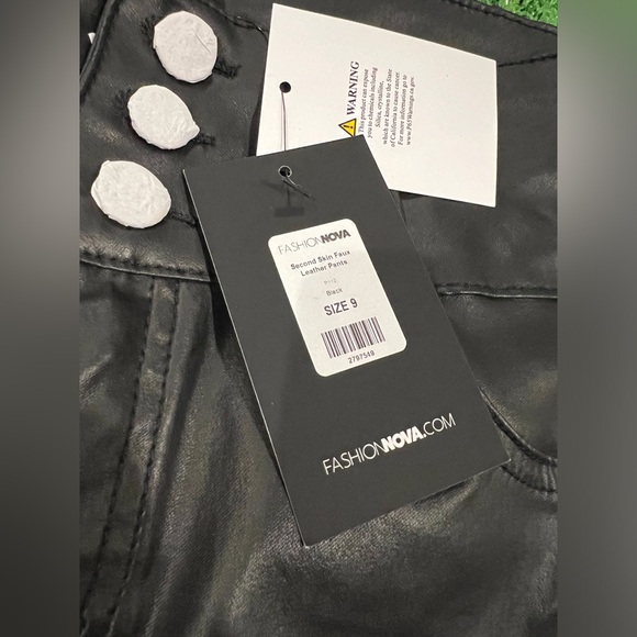 👖 NEW! SIZE 9 FAUX LEATHER PANTS - Picture 3 of 4